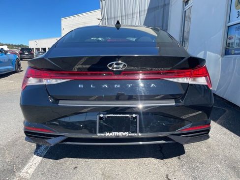 Used 2022 Hyundai Elantra SEL w/ Convenience + Premium Package image 4
