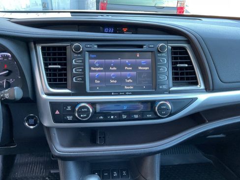 Used 2019 Toyota Highlander XLE AWD/4WD image 20