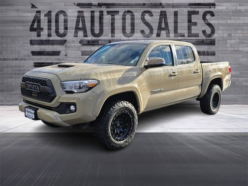 Used 2018 Toyota Tacoma TRD Sport image 6