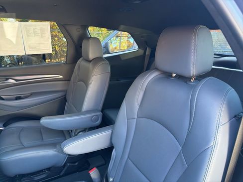Used 2023 Buick Enclave Essence image 33