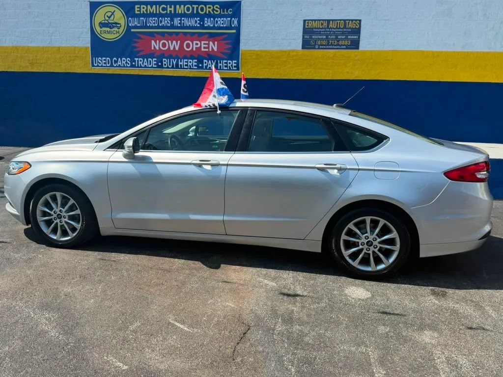 Used 2017 Ford Fusion SE w/ Fusion SE Technology Package FWD image 18