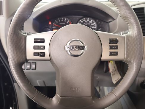 Used 2017 Nissan Frontier SV w/ SV Value Truck Package AWD/4WD image 3
