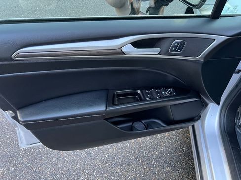 Used 2017 Ford Fusion SE image 21