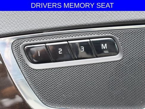 Used 2017 Volvo XC90 T6 Momentum w/ Convenience Package AWD/4WD image 5