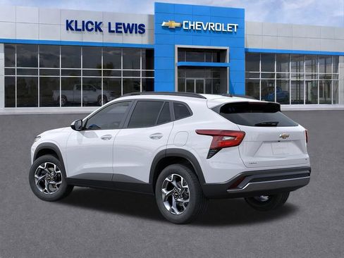 New 2026 Chevrolet Trax LT w/ LT Convenience Package FWD image 3