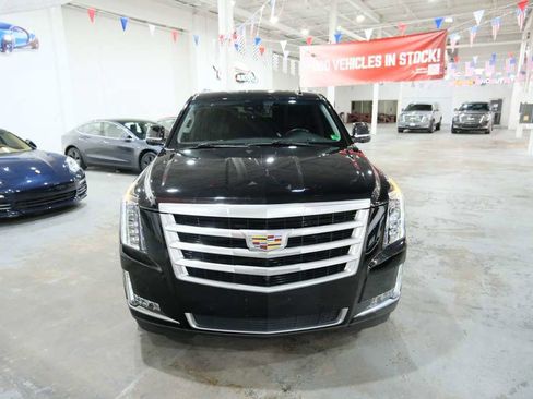 Used 2019 Cadillac Escalade ESV Luxury image 3