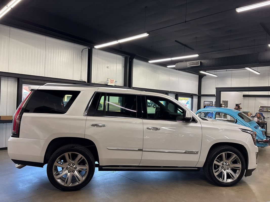 Used 2016 Cadillac Escalade Premium AWD/4WD image 9