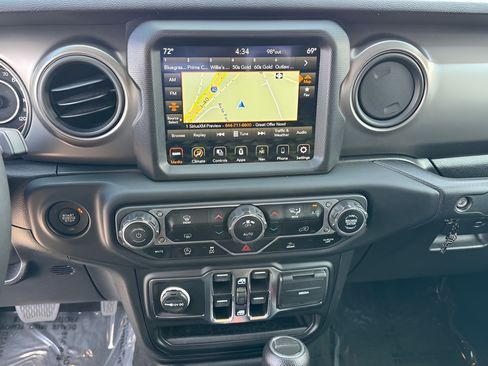 Used 2023 Jeep Gladiator Sport AWD/4WD image 7