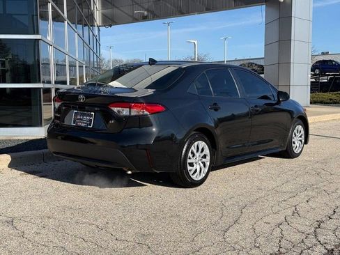 Used 2021 Toyota Corolla LE image 3