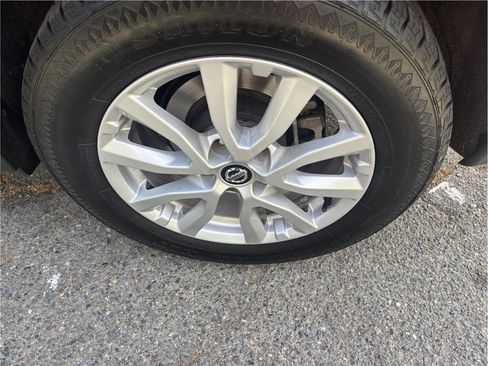 Used 2020 Nissan Rogue SV image 9