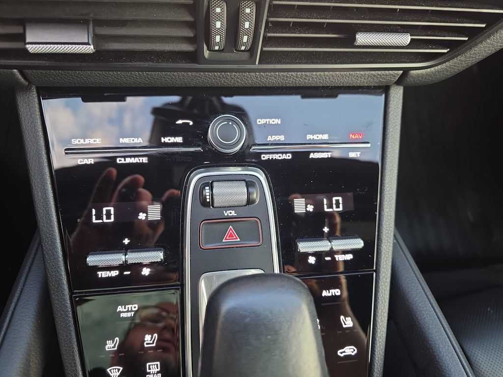 Used 2023 Porsche Cayenne AWD/4WD image 27