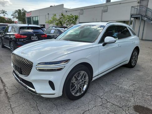 Used 2025 Genesis GV70 2.5T AWD/4WD image 3