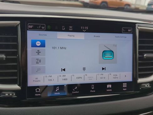 Used 2023 Chrysler Pacifica Touring-L FWD image 18