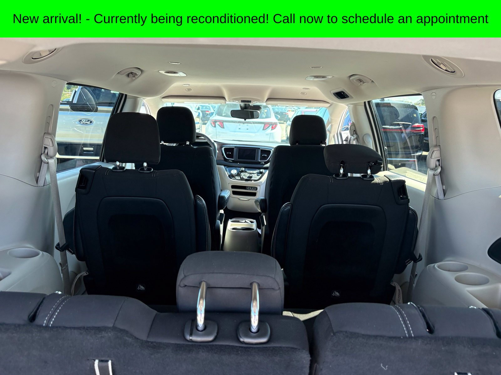 Used 2023 Chrysler Voyager LX FWD image 9