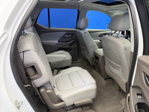 Used 2018 Chevrolet Traverse Premier w/ Driver Confidence II Package FWD image 28