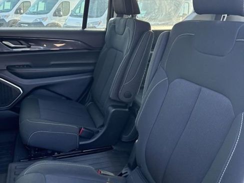 Used 2022 Jeep Grand Cherokee L Laredo w/ Luxury Tech Group I AWD/4WD image 13