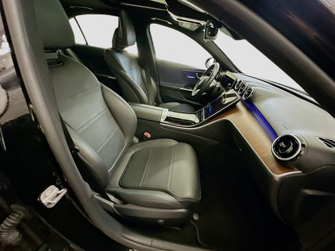 Used 2025 Mercedes-Benz C 300 4MATIC Sedan image 33