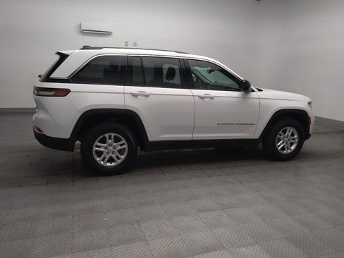 Used 2024 Jeep Grand Cherokee Laredo RWD image 10