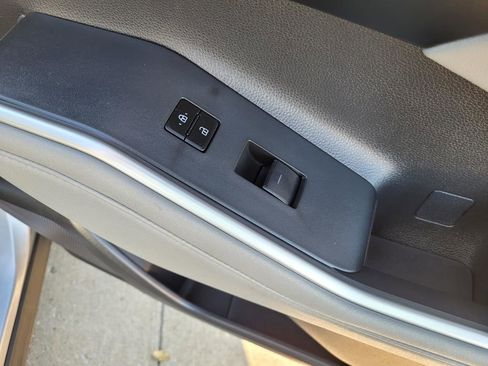 Used 2024 Toyota Highlander XLE image 9