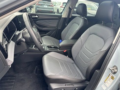 Used 2025 Volkswagen Jetta SEL FWD image 15