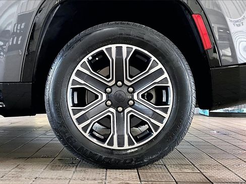 Used 2023 Jeep Wagoneer Series II image 37