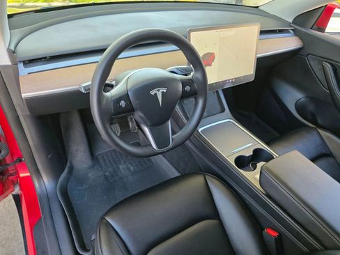 Used 2021 Tesla Model Y Long Range image 18