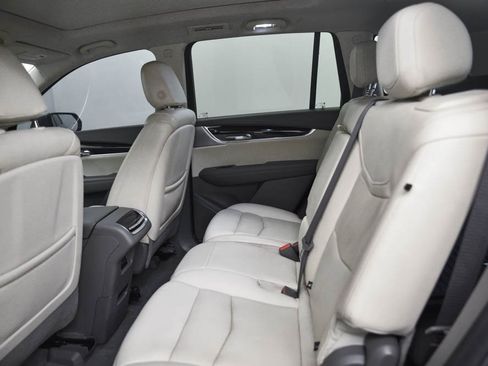 Used 2022 Cadillac XT6 Premium Luxury image 12