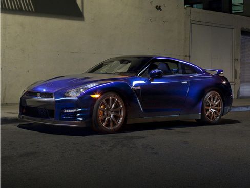 Used 2014 Nissan GT-R Premium w/ Premium Interior Package AWD/4WD image 1