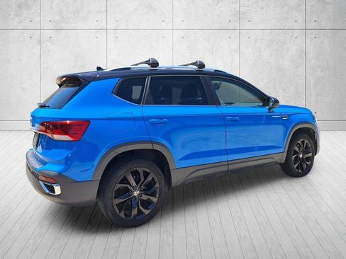 Certified 2024 Volkswagen Taos SE w/ Panoramic Sunroof Package FWD image 5