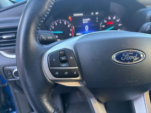 Used 2022 Ford Explorer XLT image 25