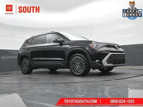 Used 2025 Volkswagen Taos SE FWD image 38