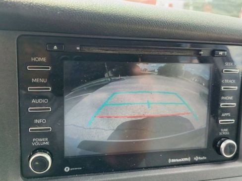 Used 2018 Toyota Sienna LE FWD image 17
