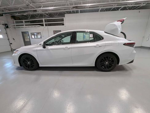 Used 2021 Toyota Camry XLE image 10