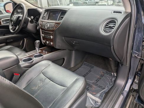 Used 2013 Nissan Pathfinder Platinum w/ Platinum Premium Pkg FWD image 22