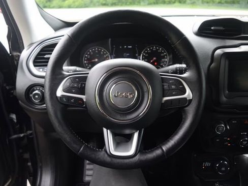 Used 2019 Jeep Renegade Latitude w/ Cold Weather Group AWD/4WD image 4