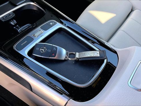 Used 2026 Mercedes-Benz GLB 250 4MATIC image 10