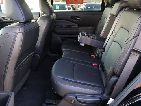 Certified 2025 Nissan Pathfinder SL image 15