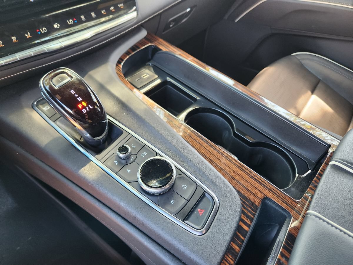 Used 2022 Cadillac Escalade ESV Premium Luxury w/ Performance Package AWD/4WD image 33