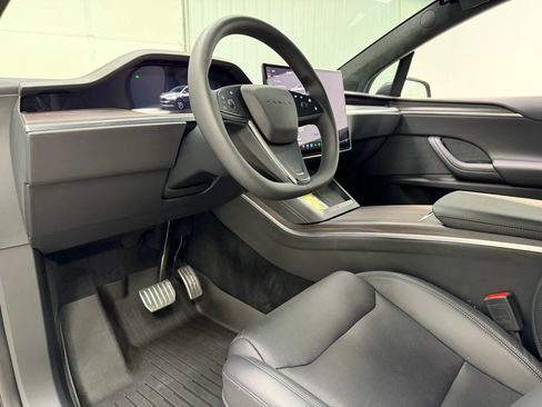Used 2025 Tesla Model X image 12