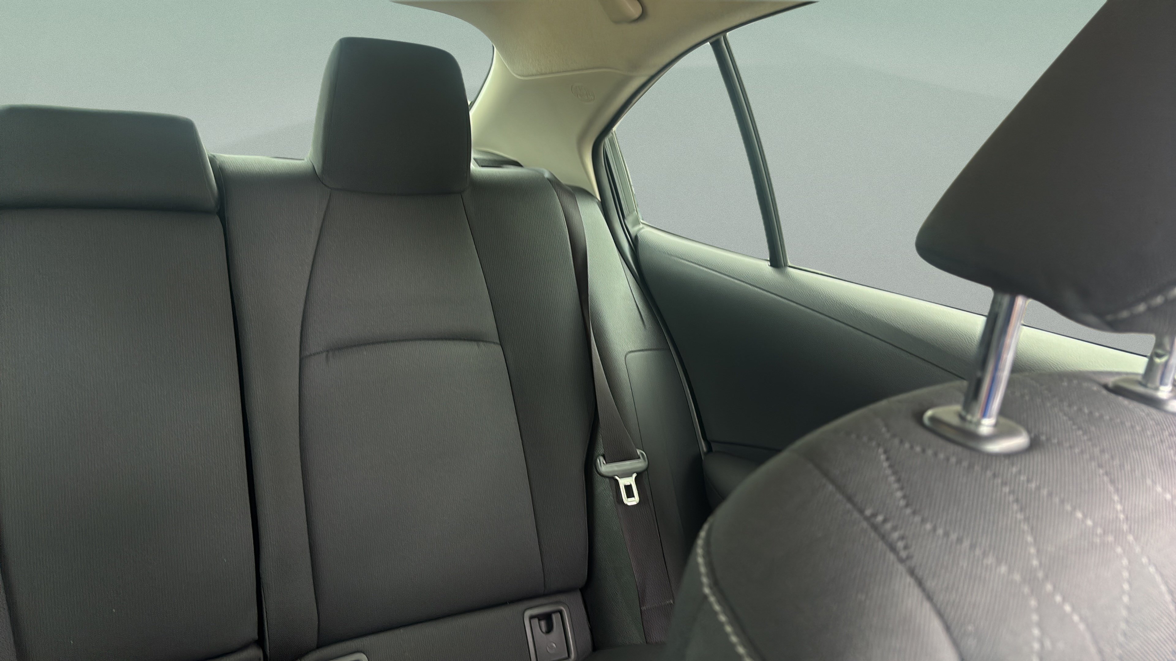 Used 2025 Toyota Corolla LE FWD image 32