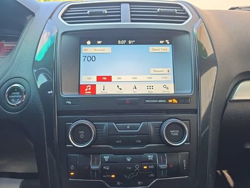 Used 2017 Ford Explorer XLT w/ Equipment Group 202A AWD/4WD image 16