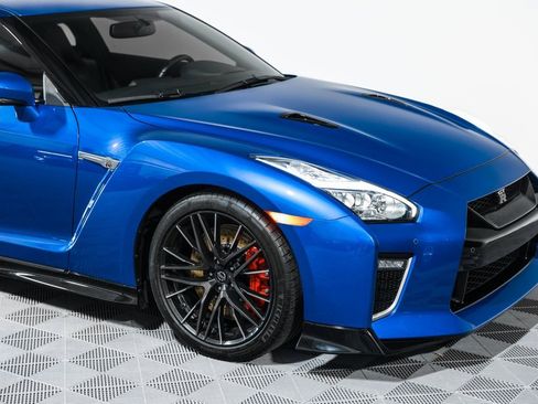 Used 2021 Nissan GT-R Premium image 5