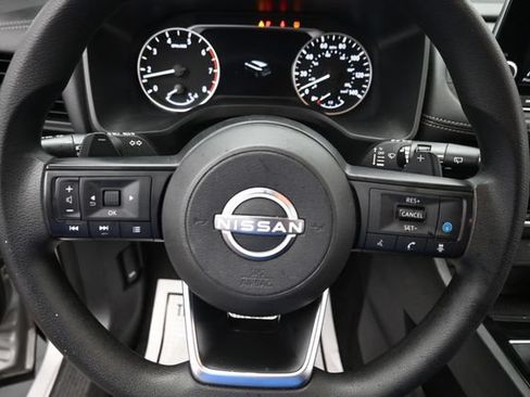 Used 2024 Nissan Rogue SV AWD/4WD image 14