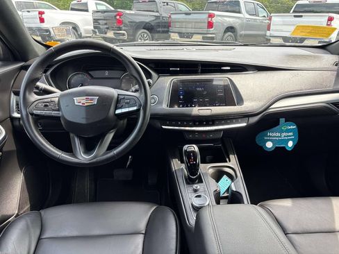 Used 2022 Cadillac XT4 Premium Luxury w/ Enhanced Visibility Package FWD image 10