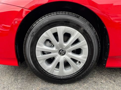 Certified 2022 Toyota Prius LE FWD image 9