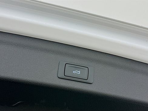 Used 2025 Audi Q3 2.0T Premium image 31