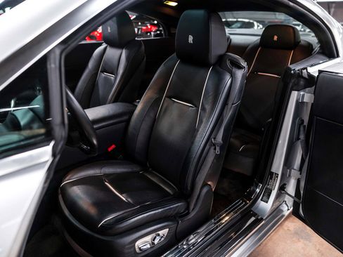 Used 2015 Rolls-Royce Wraith image 38