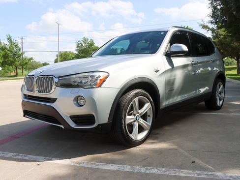 Used 2017 BMW X3 xDrive28i image 3