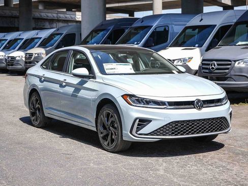 New 2026 Volkswagen Jetta SE FWD image 3