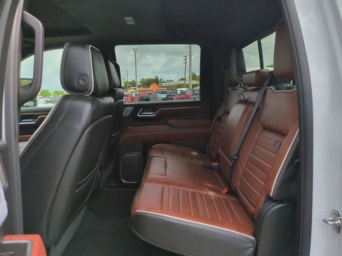 Certified 2026 GMC Sierra 3500 Denali Ultimate AWD/4WD image 13